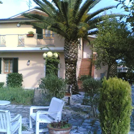 Giardino Agritourist לינה וארוחת בוקר Controguerra