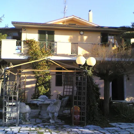 Giardino Agritourist 3* Controguerra