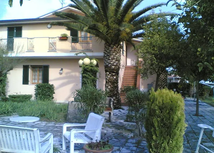 Giardino Agritourist Bed & Breakfast Controguerra