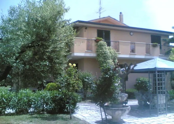 Giardino Agritourist 3* Controguerra